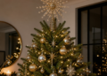 El adorno que reemplaza a la tradicional estrella en el árbol de Navidad para 2026