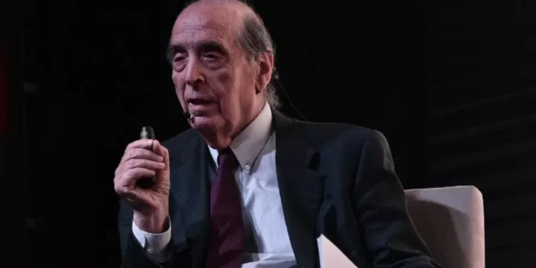 Arriazu explica sus declaraciones sobre la adquisición de dólares: el mensaje del economista