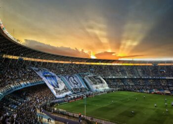 Racing enfrenta un momento crítico: un año para el olvido y la ansiedad de los hinchas ante el clásico de Avellaneda