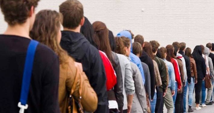 El empleo registrado perdió casi 288.000 puestos privados desde la llegada de Milei al Gobierno