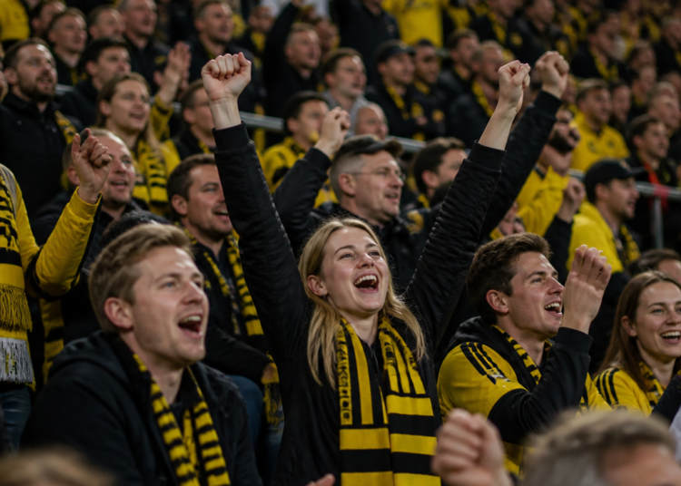 Borussia Dortmund premiará a los hinchas que dejen el celular en casa durante los partidos