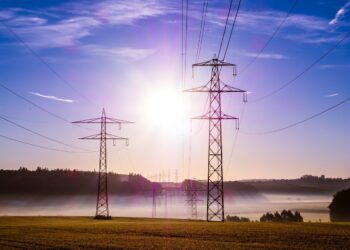 El Gobierno flexibiliza el mercado eléctrico y amplía la libertad para contratar energía