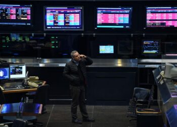 Acciones argentinas vuelven a caer tras un inicio positivo