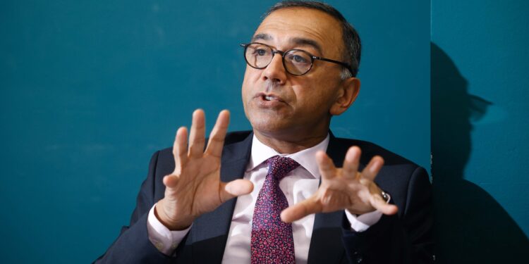 Vivek Badrinath: “No existe un número mágico de operadores, pero la escala importa mucho”