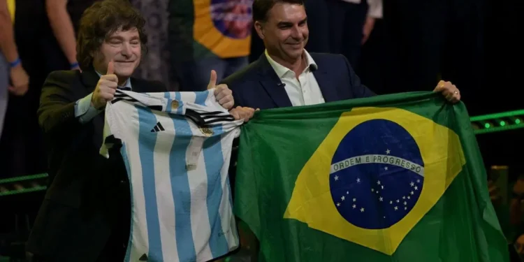 Milei celebró el resultado de Flavio Bolsonaro en Brasil y volvió a respaldar su candidatura