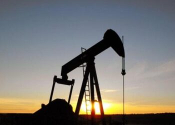 El petróleo vuelve a fluir desde Medio Oriente, pero el crudo sigue cerca de los US$100