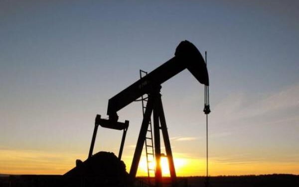 El petróleo vuelve a fluir desde Medio Oriente, pero el crudo sigue cerca de los US$100