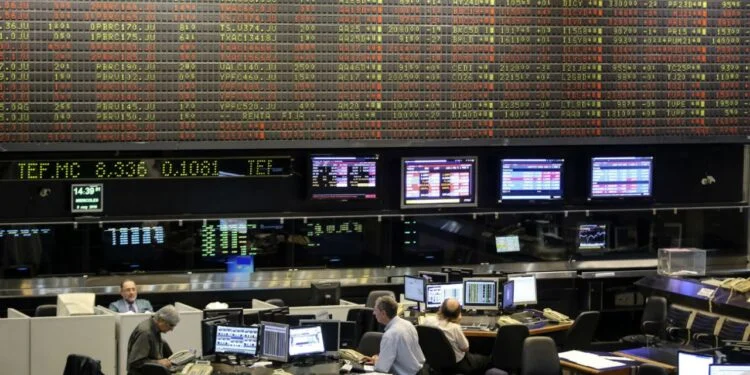 El riesgo país finaliza la semana con una nueva reducción a 579 puntos